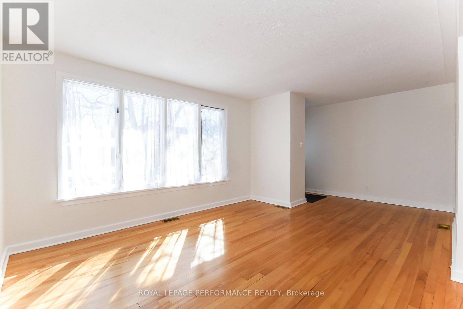 1867 Kingsdale Avenue, Ottawa, Ontario K1T 1H9 - Photo 5 - X12722294