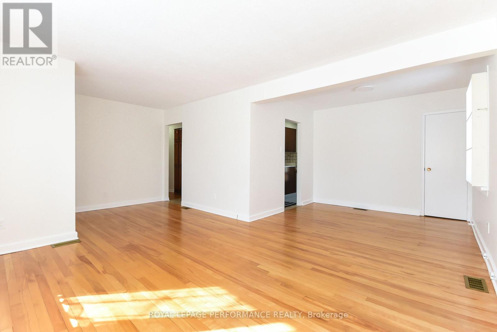 1867 Kingsdale Avenue, Ottawa, Ontario K1T 1H9 - Photo 6 - X12722294