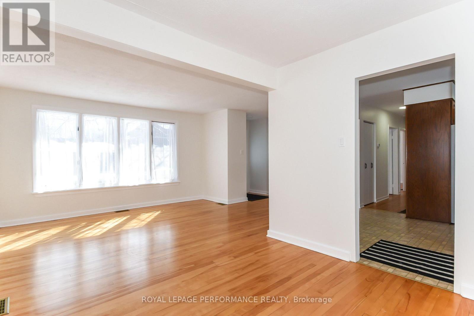 1867 Kingsdale Avenue, Ottawa, Ontario K1T 1H9 - Photo 8 - X12722294