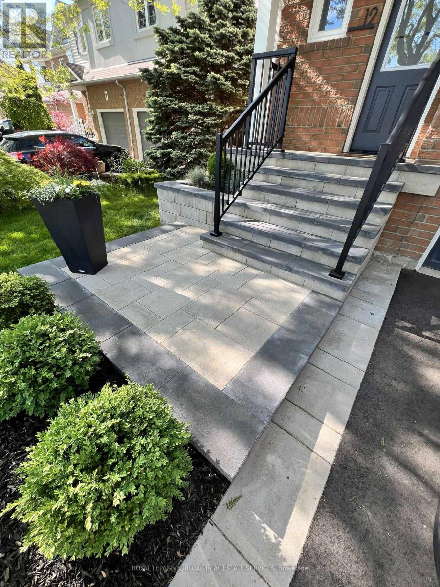 12 Thornlodge Drive, Hamilton, Ontario  L0R 2H3 - Photo 3 - X12717692