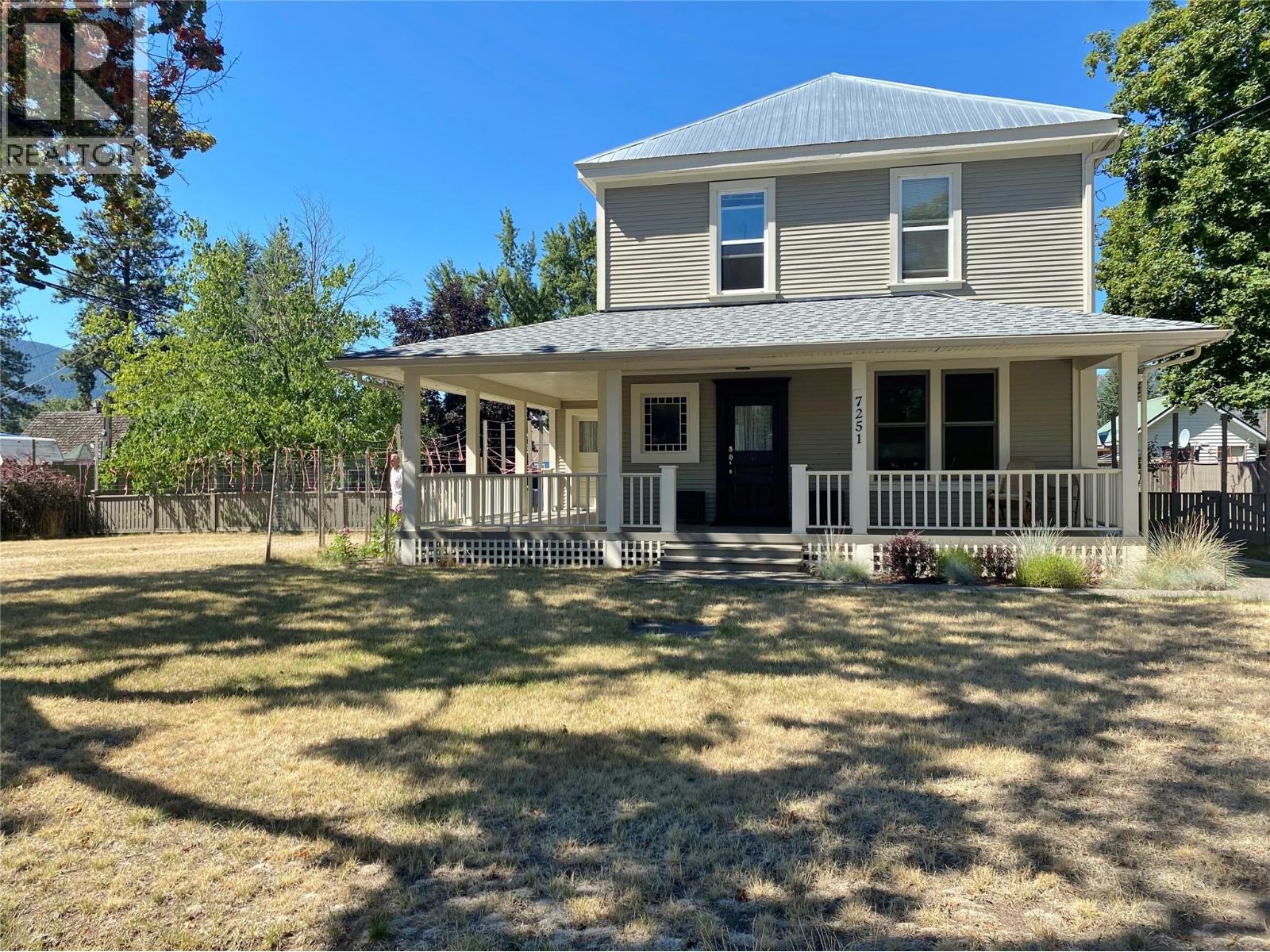 7251 6th Street, Grand Forks, British Columbia  V0H 1H0 - Photo 1 - 10373539