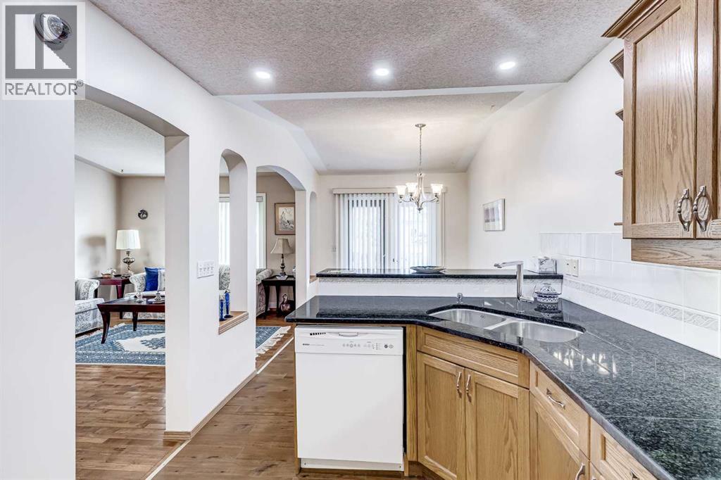 19 Signature Villas Sw, Calgary, Alberta  T3H 3A1 - Photo 10 - A2273041