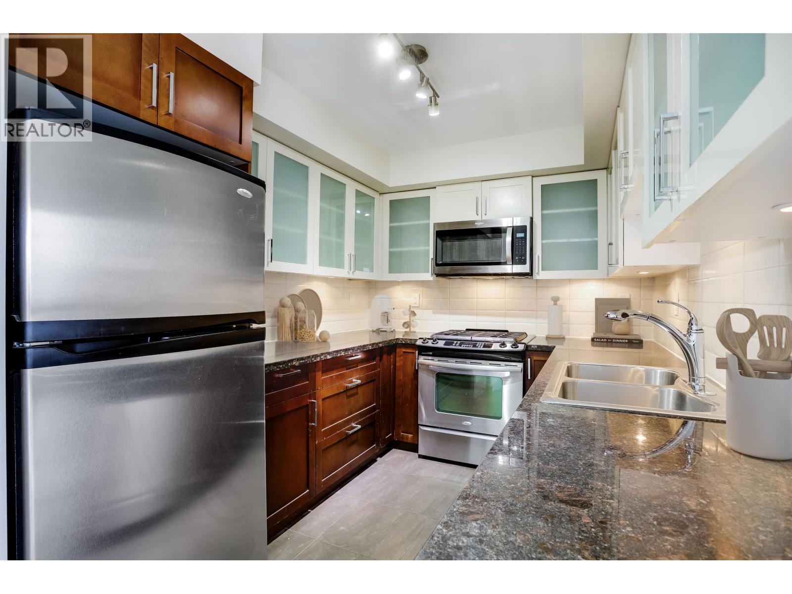 2004 1 Renaissance Square, New Westminster, British Columbia  V3M 0B6 - Photo 7 - R3081445