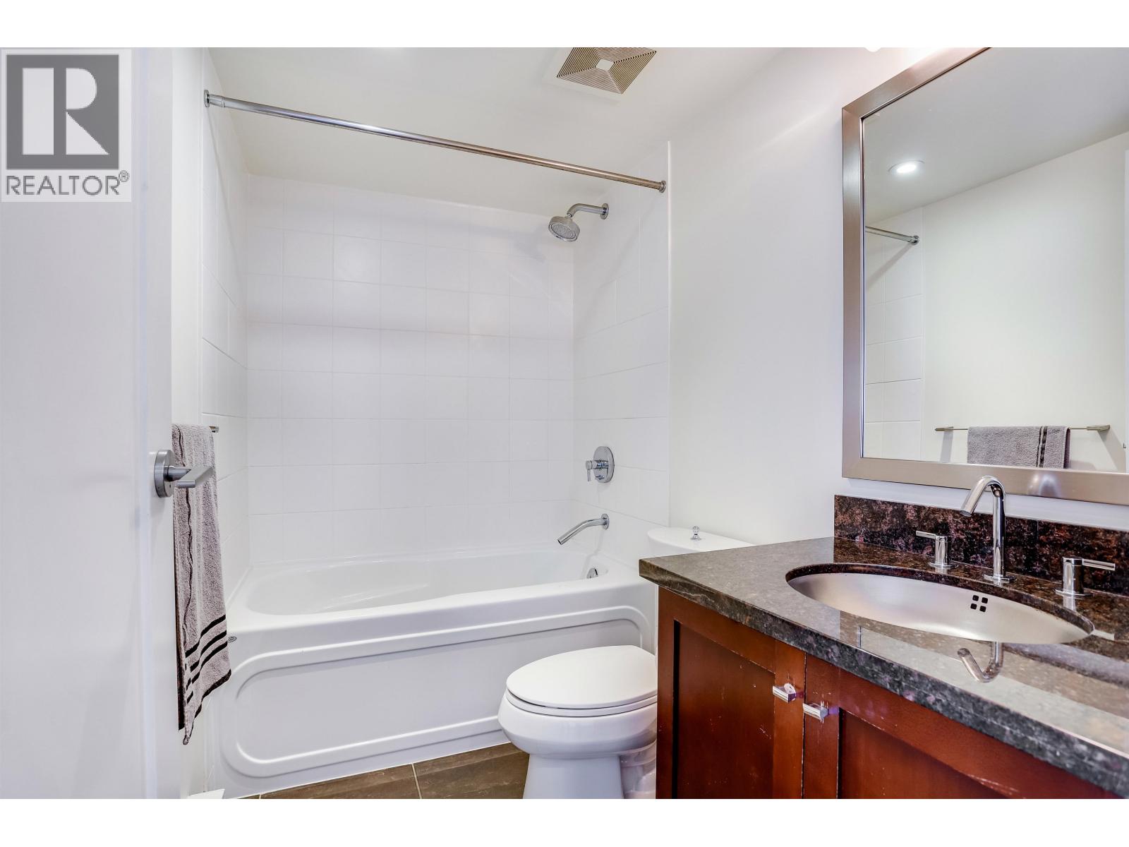 2004 1 Renaissance Square, New Westminster, British Columbia  V3M 0B6 - Photo 11 - R3081445