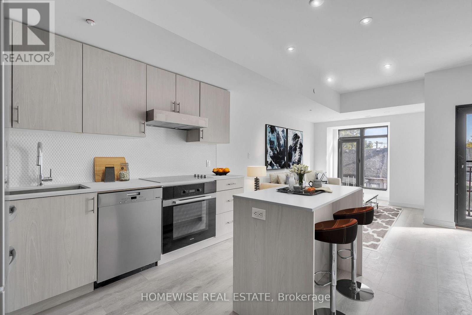 314 - 485 Logan Avenue, Toronto, Ontario  M4M 2P5 - Photo 3 - E12722326