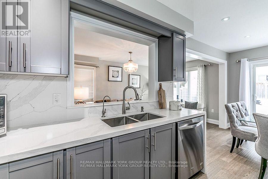 94 Weir Street, Bradford West Gwillimbury, Ontario  L3Z 0K5 - Photo 10 - N12722312