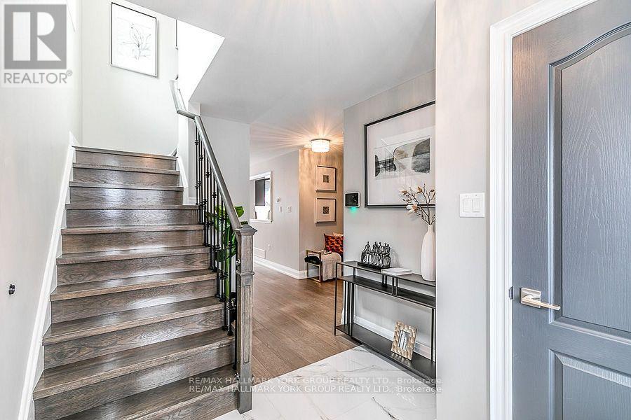 94 Weir Street, Bradford West Gwillimbury, Ontario  L3Z 0K5 - Photo 3 - N12722312