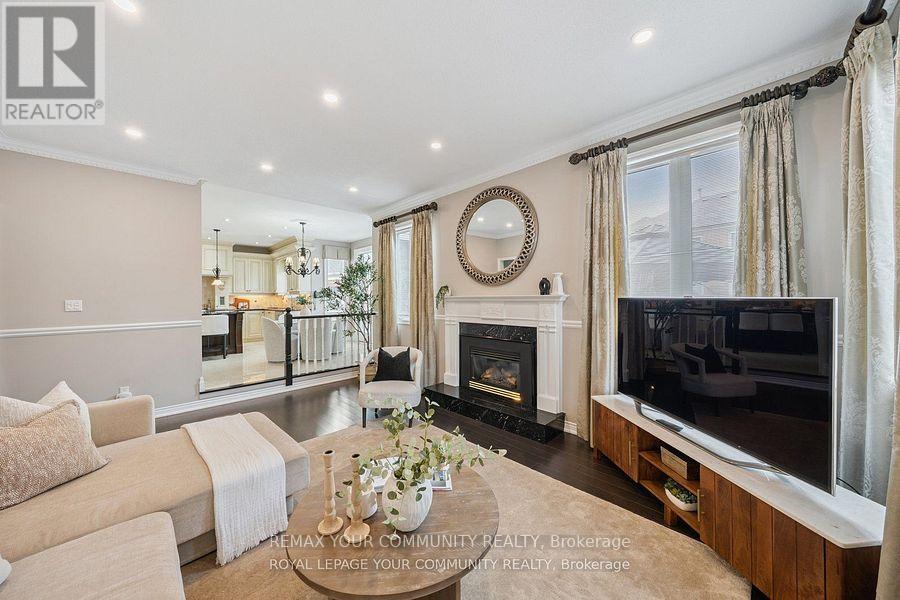 22 Theobalds Circle, Richmond Hill, Ontario  L4C 9C7 - Photo 11 - N12722316