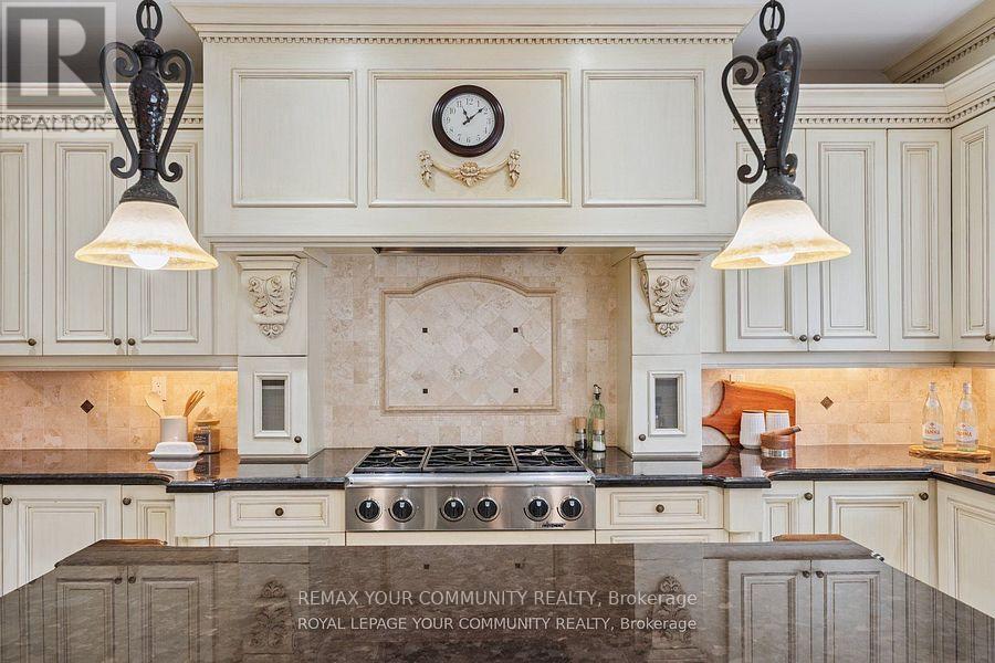 22 Theobalds Circle, Richmond Hill, Ontario  L4C 9C7 - Photo 12 - N12722316