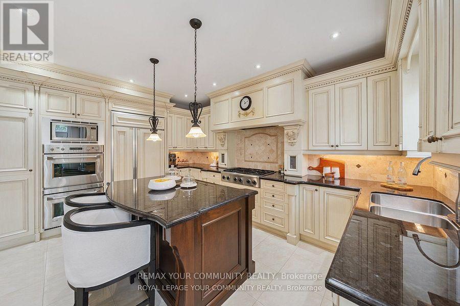 22 Theobalds Circle, Richmond Hill, Ontario  L4C 9C7 - Photo 13 - N12722316