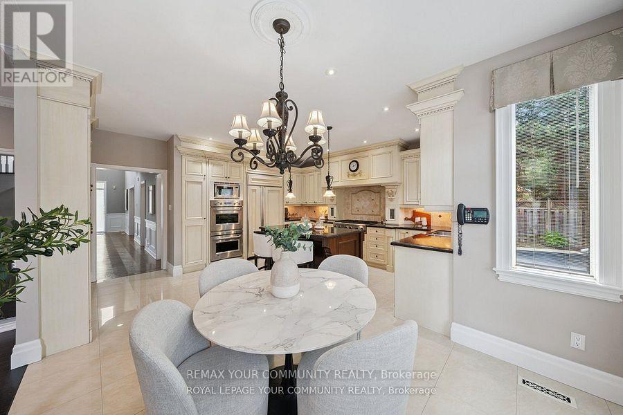 22 Theobalds Circle, Richmond Hill, Ontario  L4C 9C7 - Photo 15 - N12722316