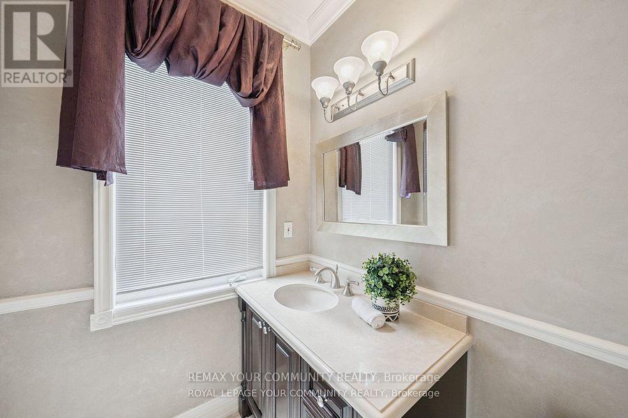 22 Theobalds Circle, Richmond Hill, Ontario  L4C 9C7 - Photo 17 - N12722316