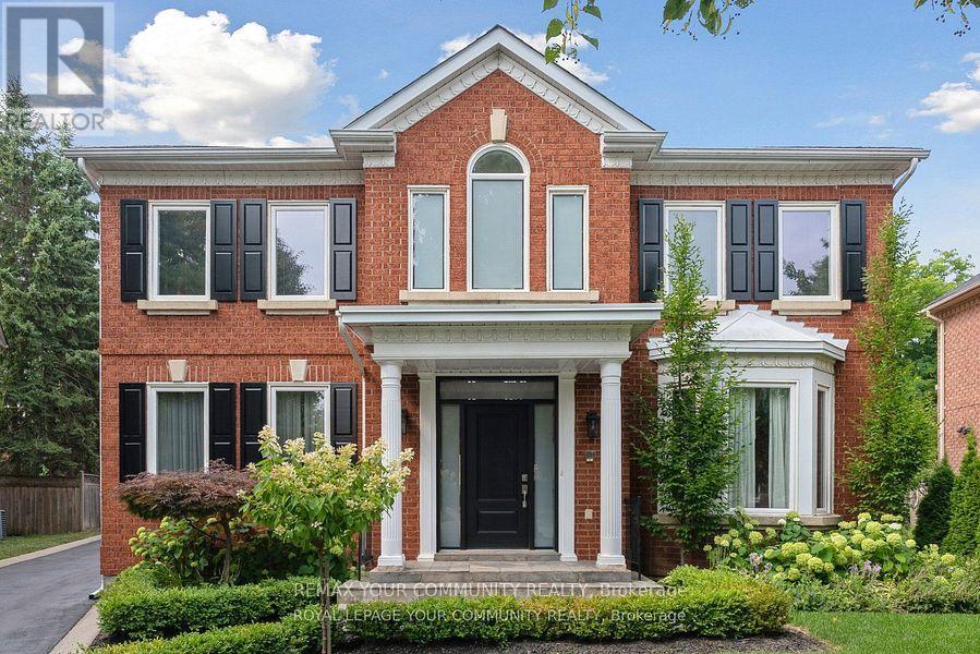 22 Theobalds Circle, Richmond Hill, Ontario  L4C 9C7 - Photo 2 - N12722316