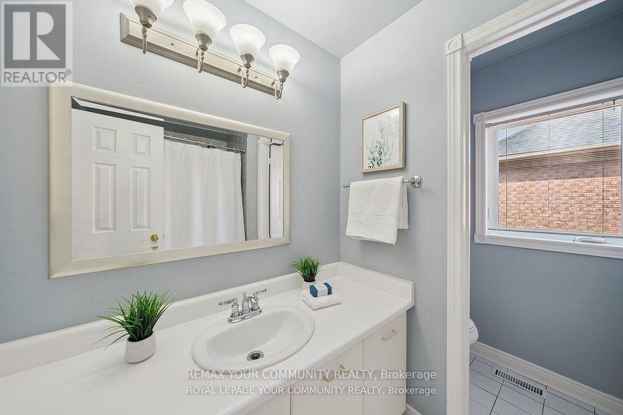 22 Theobalds Circle, Richmond Hill, Ontario  L4C 9C7 - Photo 30 - N12722316