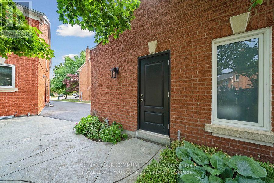 22 Theobalds Circle, Richmond Hill, Ontario  L4C 9C7 - Photo 34 - N12722316