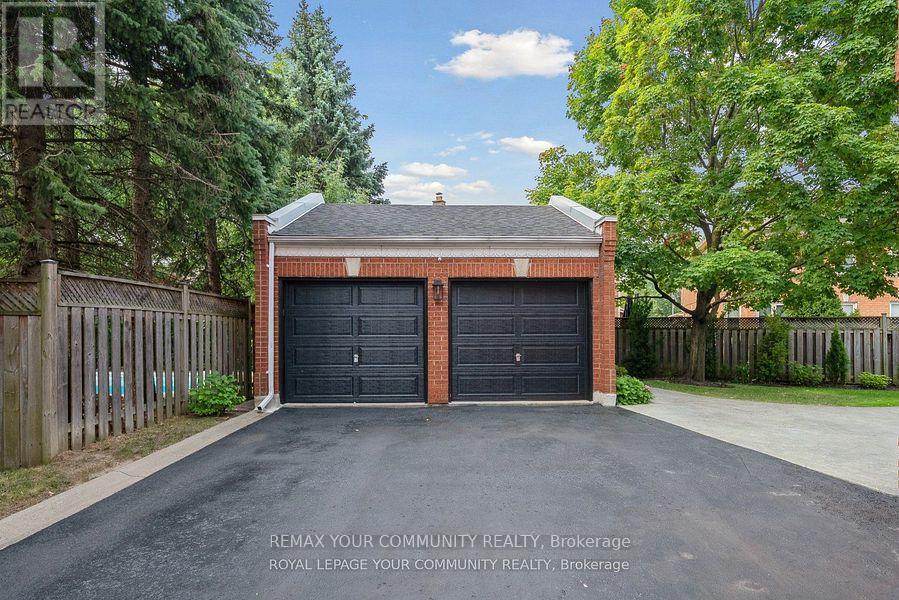 22 Theobalds Circle, Richmond Hill, Ontario  L4C 9C7 - Photo 38 - N12722316