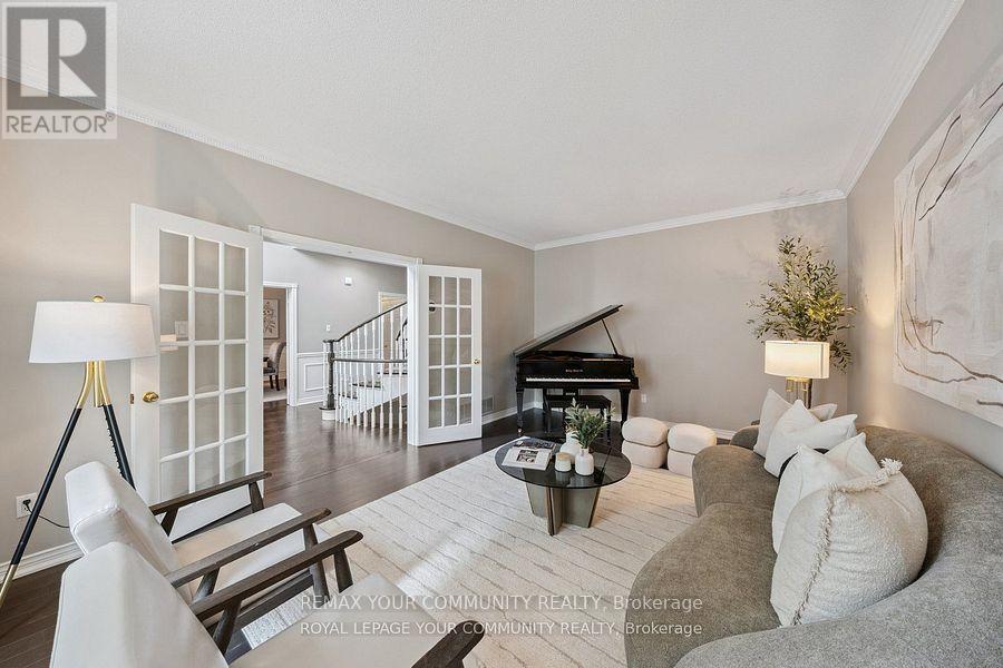 22 Theobalds Circle, Richmond Hill, Ontario  L4C 9C7 - Photo 7 - N12722316