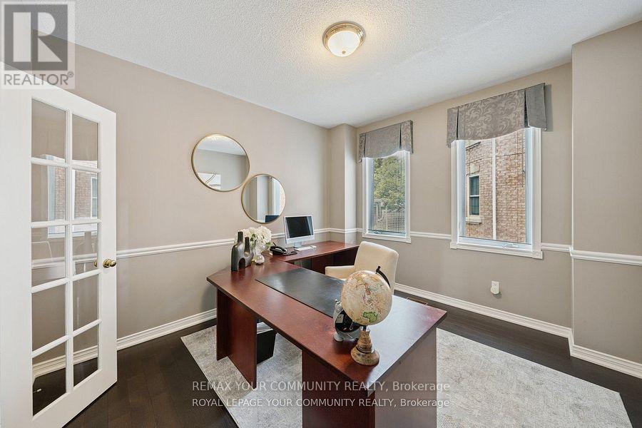 22 Theobalds Circle, Richmond Hill, Ontario  L4C 9C7 - Photo 9 - N12722316