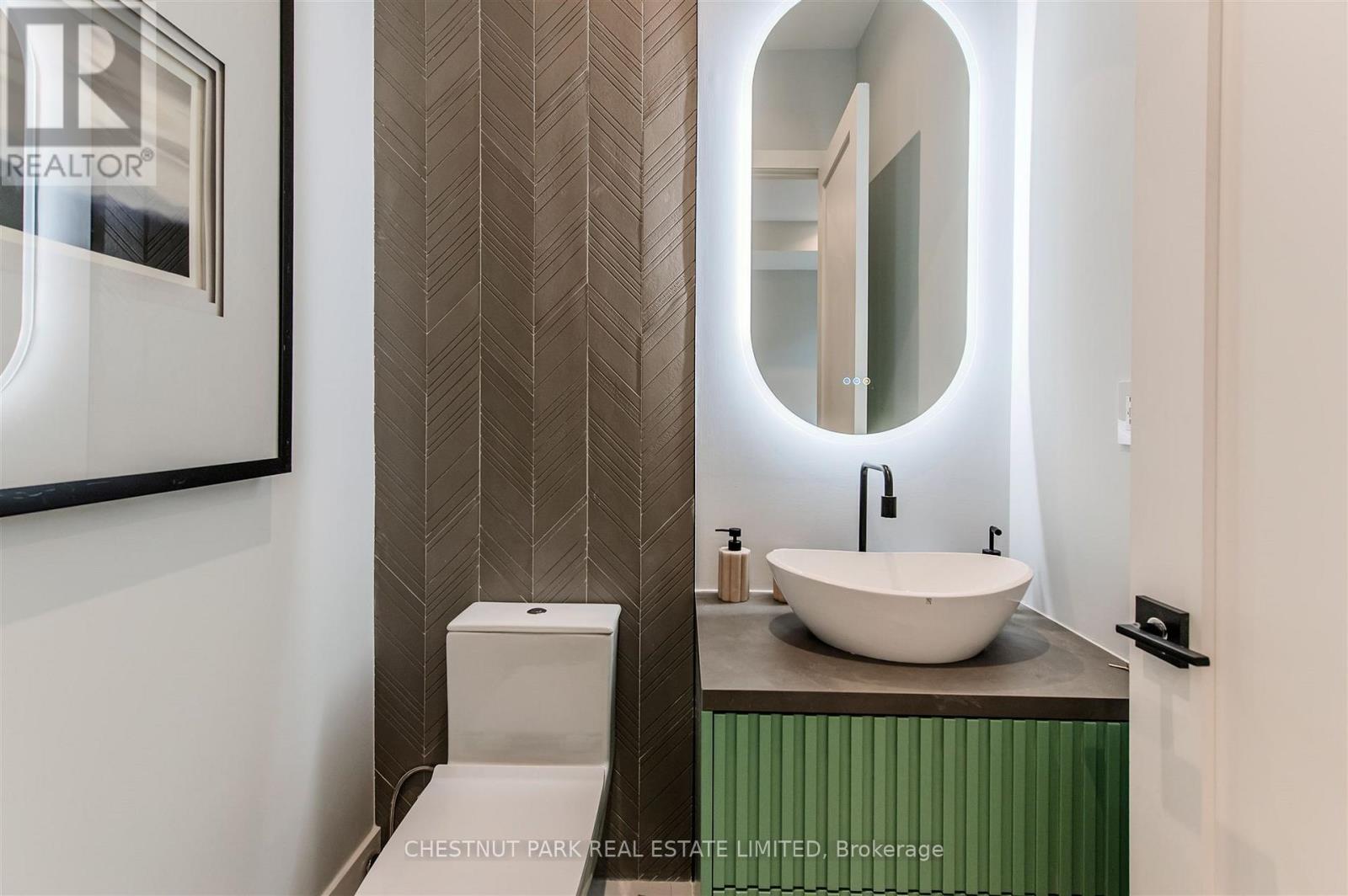 222a Pearson Avenue, Toronto, Ontario  M6R 1G7 - Photo 13 - W12722274