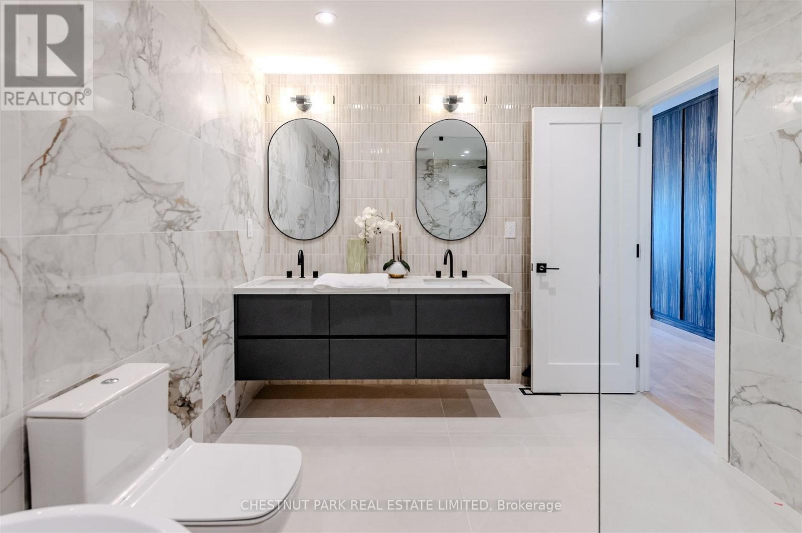 222a Pearson Avenue, Toronto, Ontario  M6R 1G7 - Photo 18 - W12722274