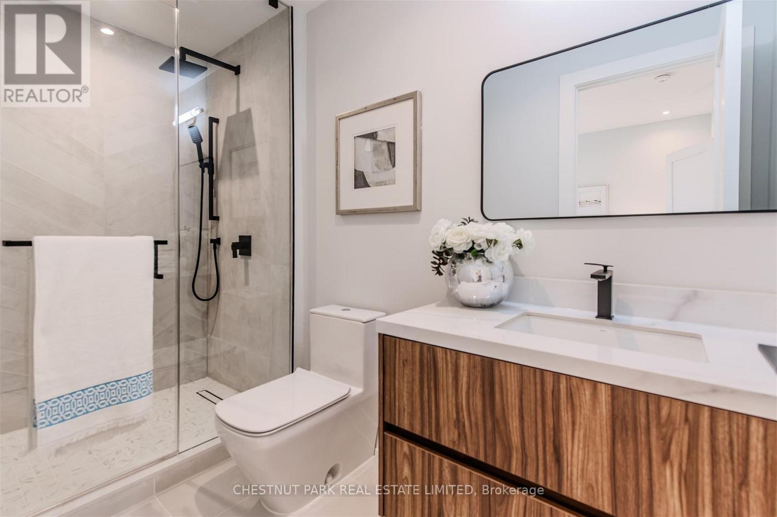 222a Pearson Avenue, Toronto, Ontario  M6R 1G7 - Photo 29 - W12722274