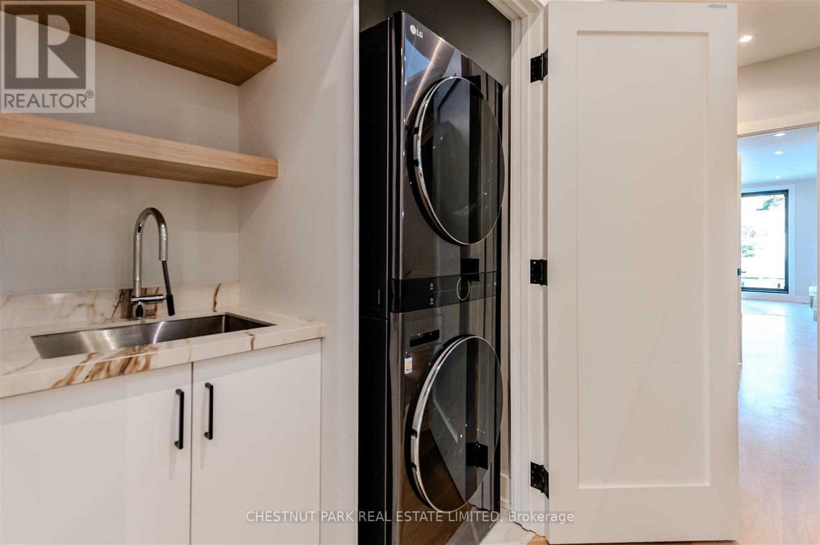 222a Pearson Avenue, Toronto, Ontario  M6R 1G7 - Photo 32 - W12722274