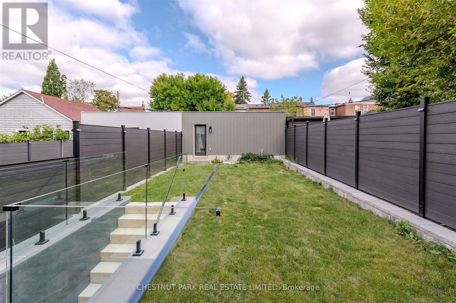 222a Pearson Avenue, Toronto, Ontario  M6R 1G7 - Photo 39 - W12722274