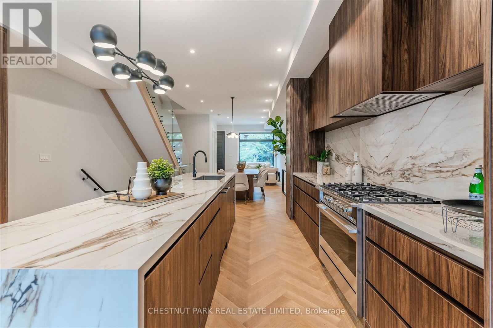 222a Pearson Avenue, Toronto, Ontario  M6R 1G7 - Photo 9 - W12722274