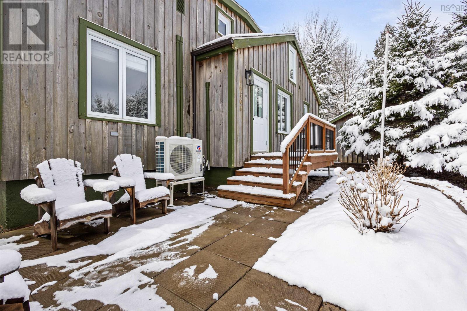 202 Gaspereau Avenue, Wolfville, Nova Scotia  B4P 2E6 - Photo 3 - 202601354