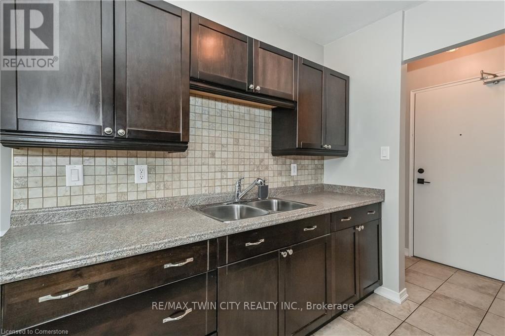 101 - 283 Fairway Road N, Kitchener, Ontario  N2A 2P1 - Photo 5 - X12722302