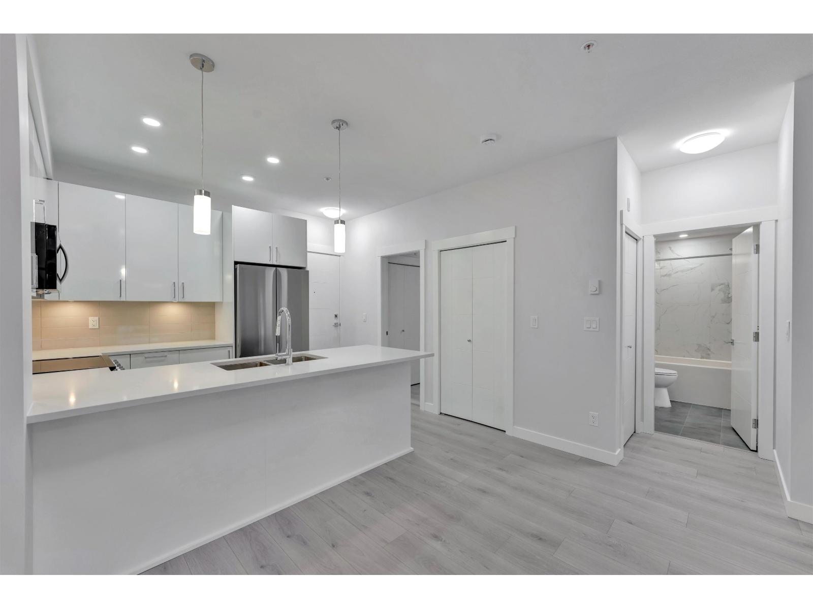 104 33886 Pine Street, Abbotsford, British Columbia  V2S 0N9 - Photo 8 - R3081614