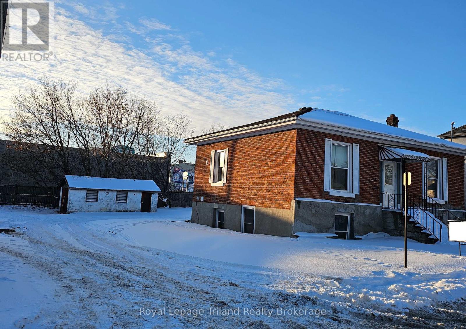 18 Chapel Street, Woodstock, Ontario  N4S 3R1 - Photo 2 - X12722500