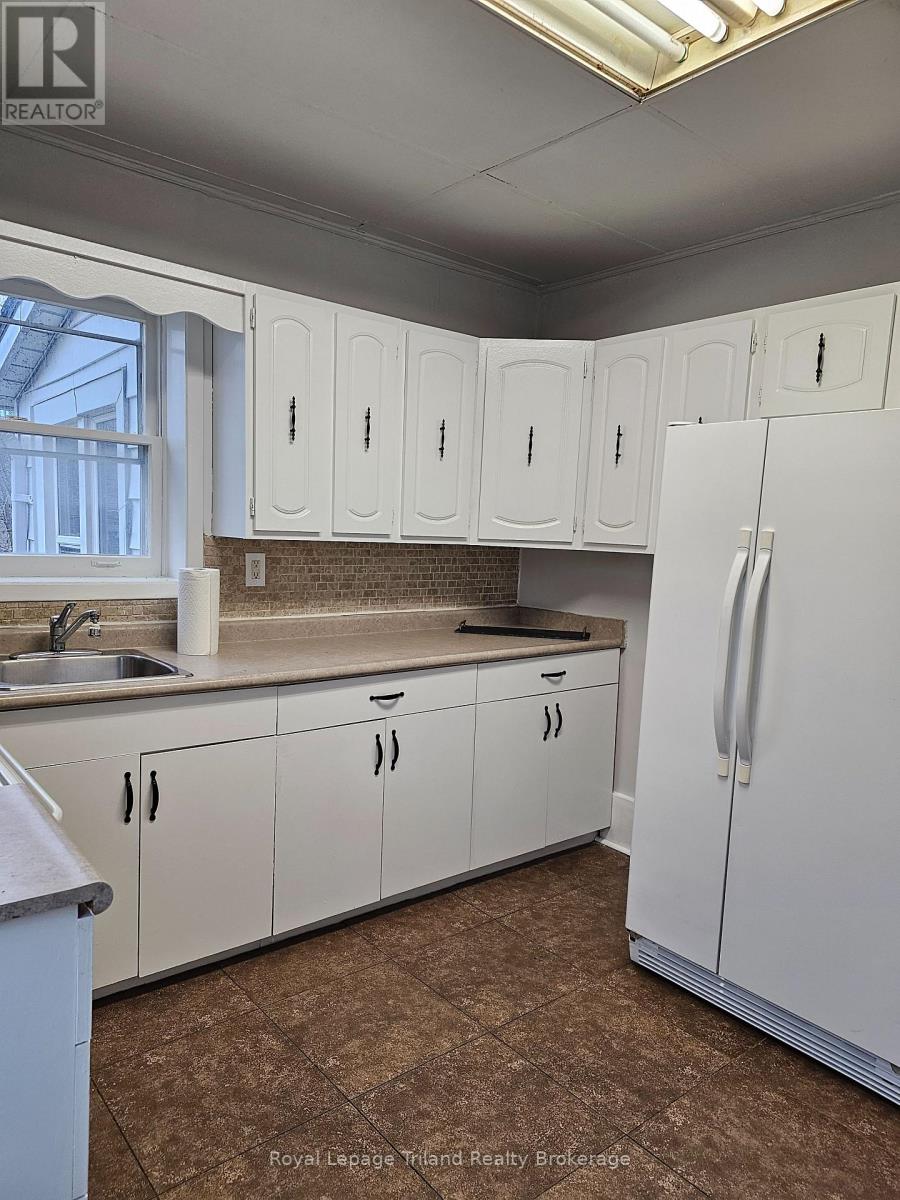 18 Chapel Street, Woodstock, Ontario  N4S 3R1 - Photo 7 - X12722500