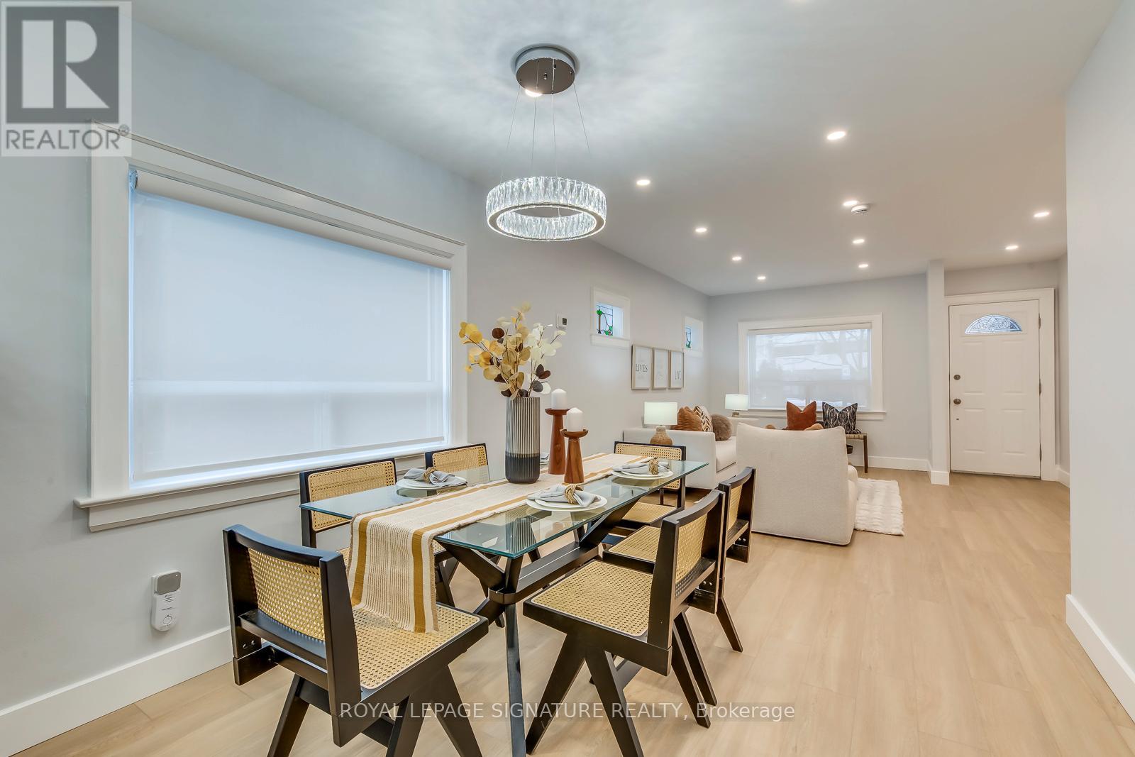 977 Broadview Avenue, Toronto, Ontario  M4K 2R9 - Photo 11 - E12709724