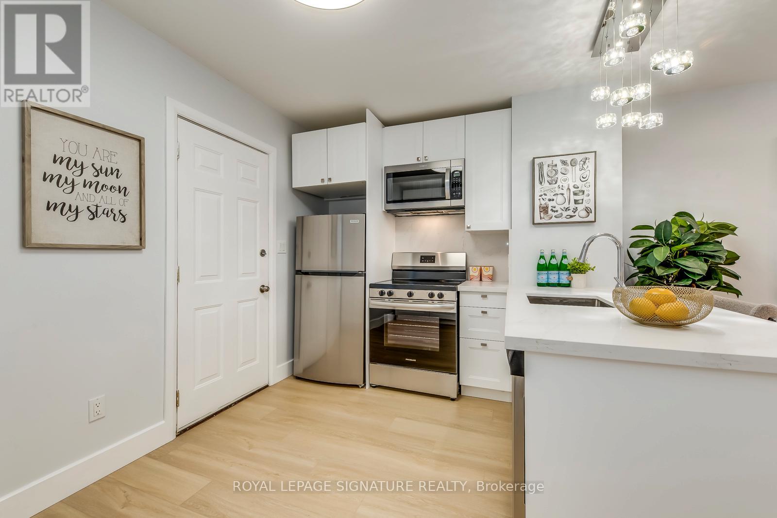 977 Broadview Avenue, Toronto, Ontario  M4K 2R9 - Photo 14 - E12709724