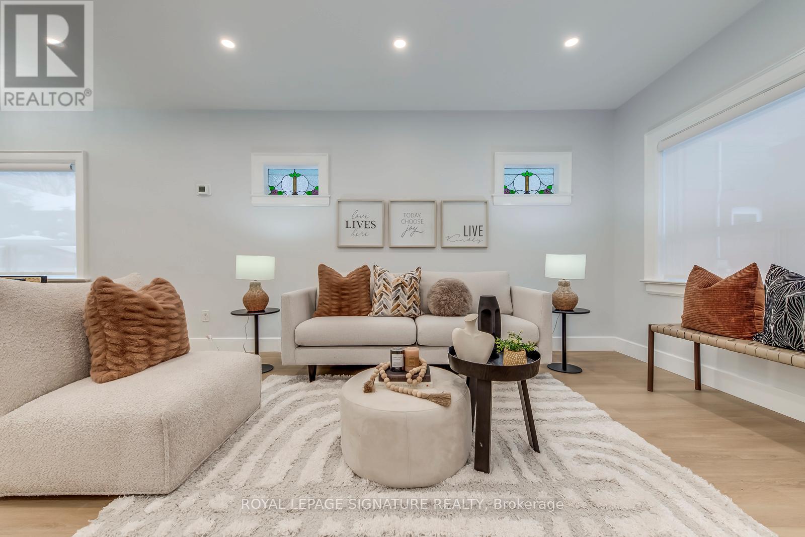 977 Broadview Avenue, Toronto, Ontario  M4K 2R9 - Photo 6 - E12709724