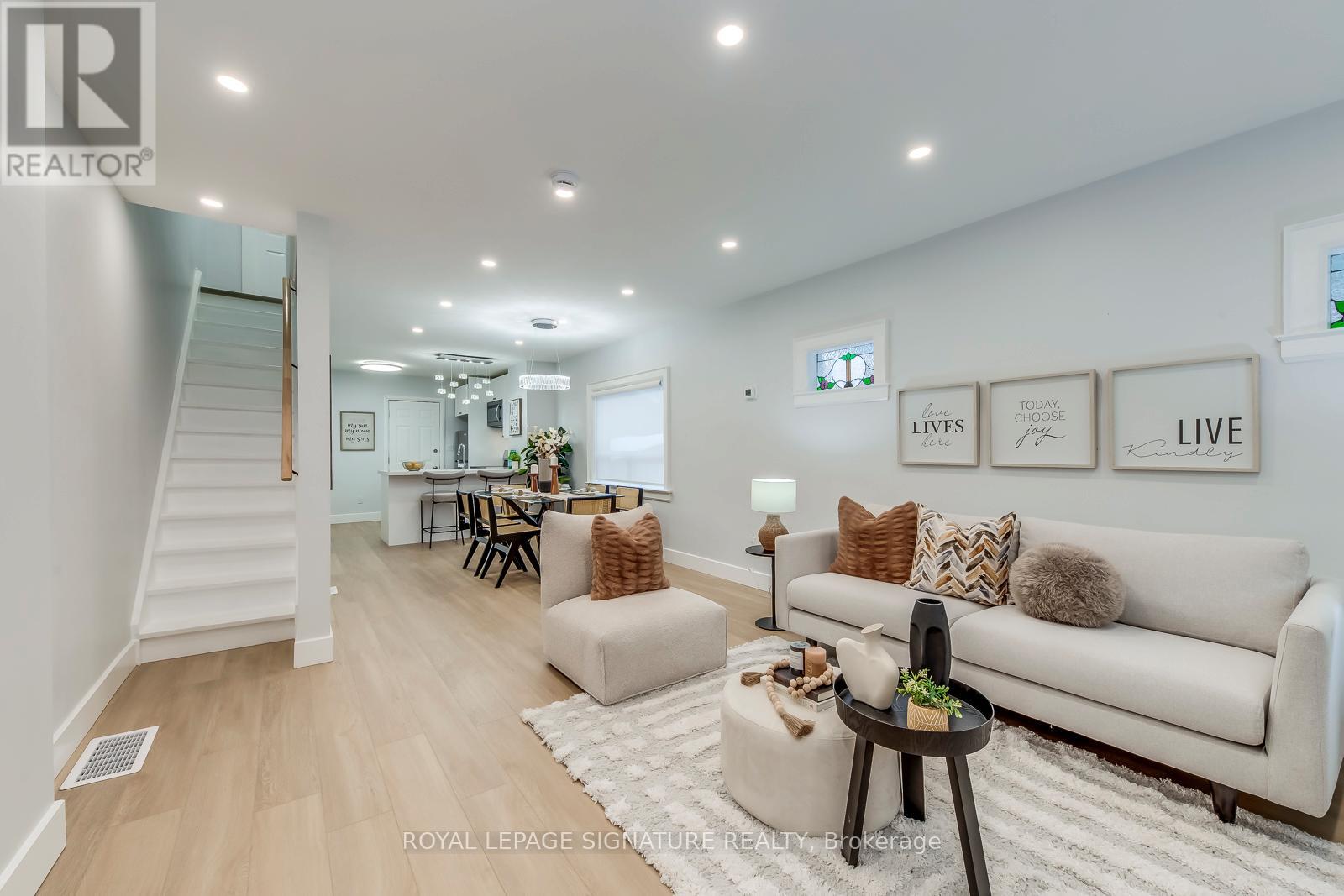 977 Broadview Avenue, Toronto, Ontario  M4K 2R9 - Photo 7 - E12709724