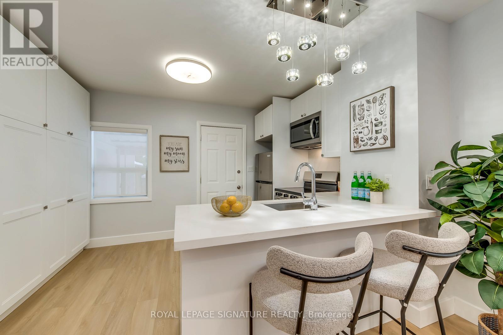 977 Broadview Avenue, Toronto, Ontario  M4K 2R9 - Photo 13 - E12709724