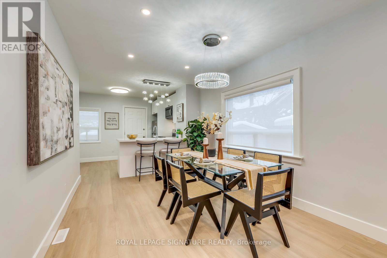 977 Broadview Avenue, Toronto, Ontario  M4K 2R9 - Photo 9 - E12709724