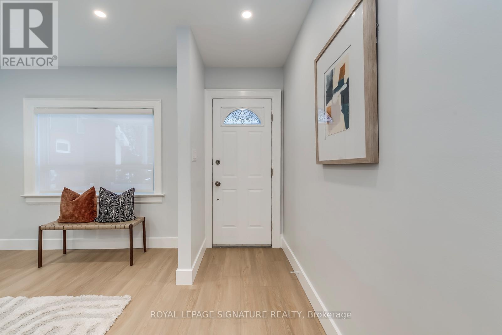 977 Broadview Avenue, Toronto, Ontario  M4K 2R9 - Photo 4 - E12709724