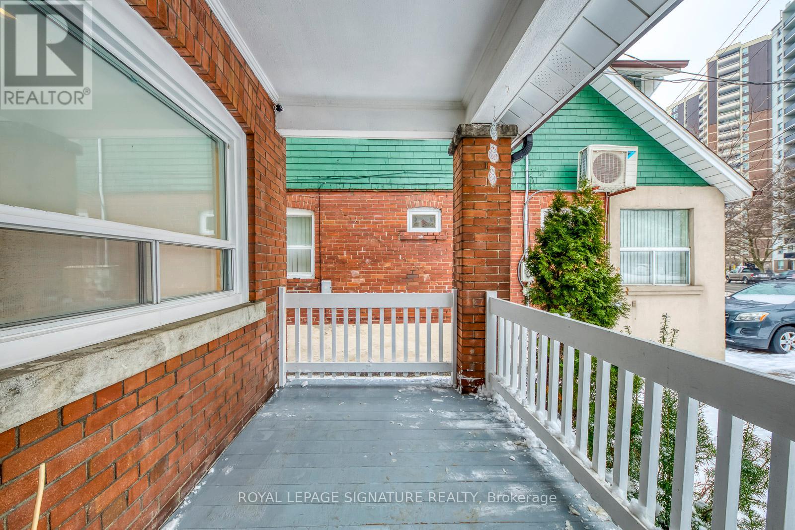 977 Broadview Avenue, Toronto, Ontario  M4K 2R9 - Photo 3 - E12709724