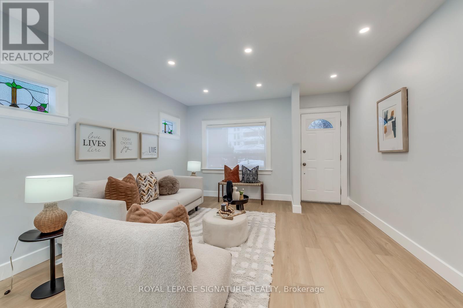 977 Broadview Avenue, Toronto, Ontario  M4K 2R9 - Photo 5 - E12709724