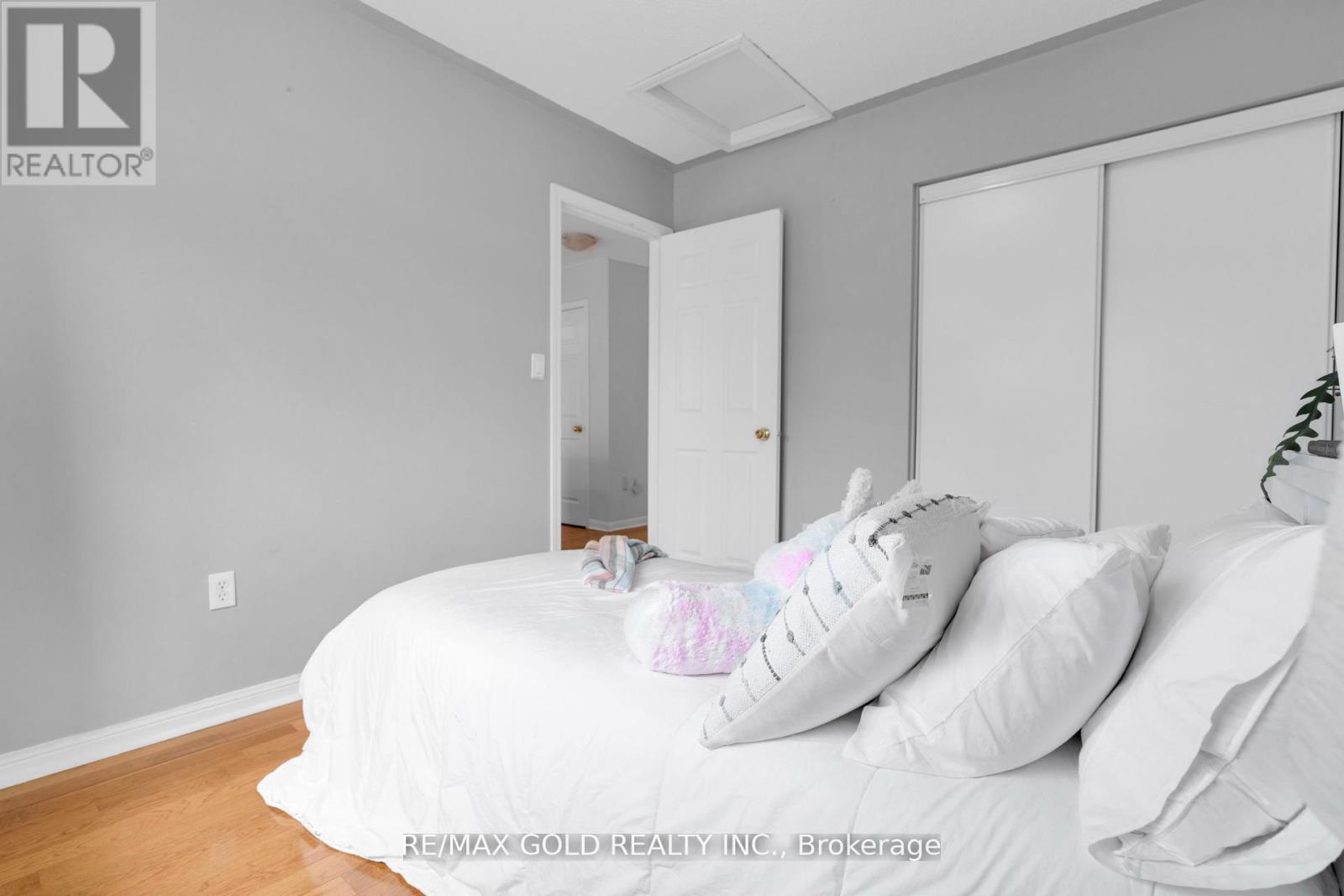 255 Brisdale Drive, Brampton (Fletcher's Meadow), Ontario  L7A 2T3 - Photo 16 - W12404710