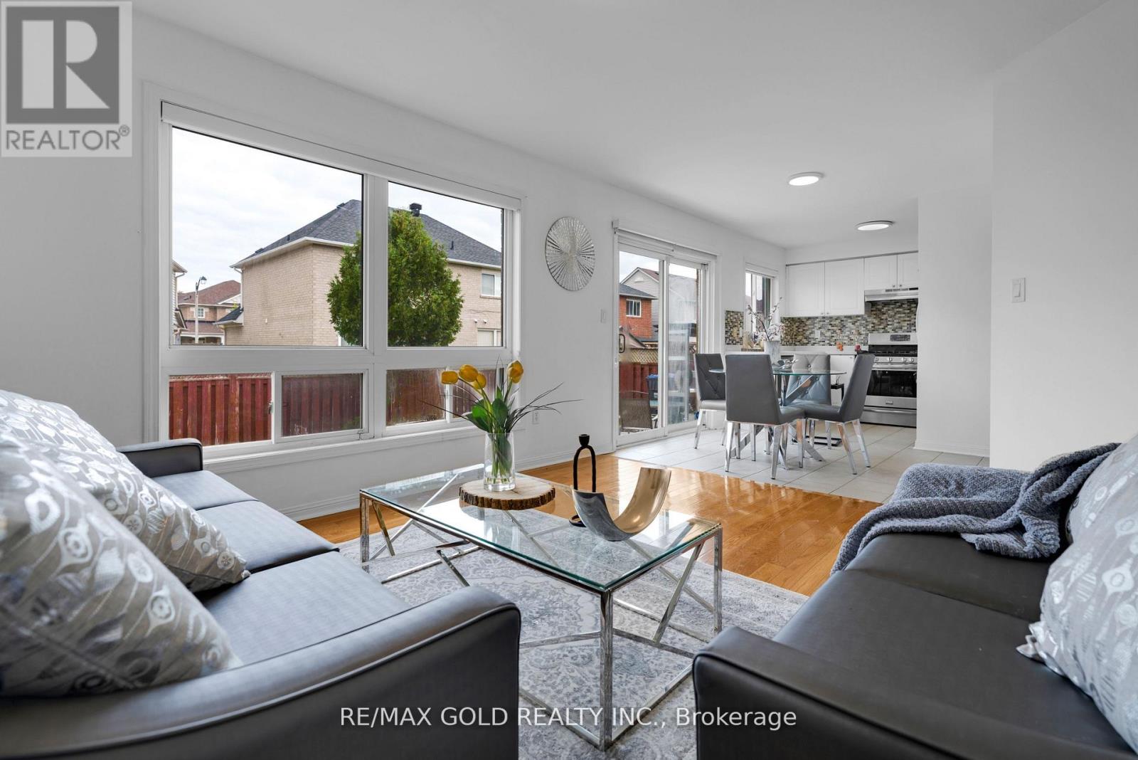 255 Brisdale Drive, Brampton (Fletcher's Meadow), Ontario  L7A 2T3 - Photo 11 - W12404710