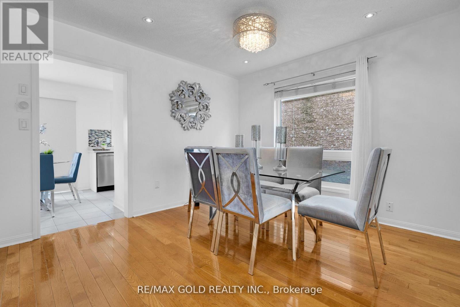 255 Brisdale Drive, Brampton (Fletcher's Meadow), Ontario  L7A 2T3 - Photo 13 - W12404710