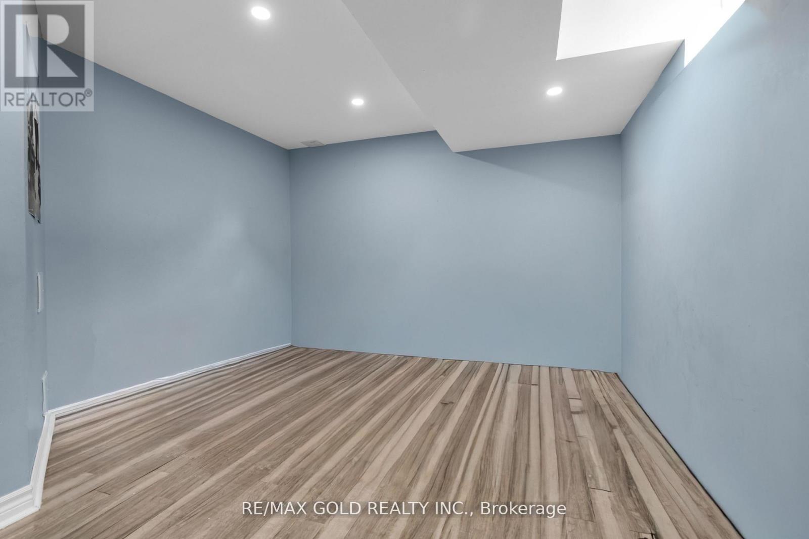 255 Brisdale Drive, Brampton (Fletcher's Meadow), Ontario  L7A 2T3 - Photo 32 - W12404710