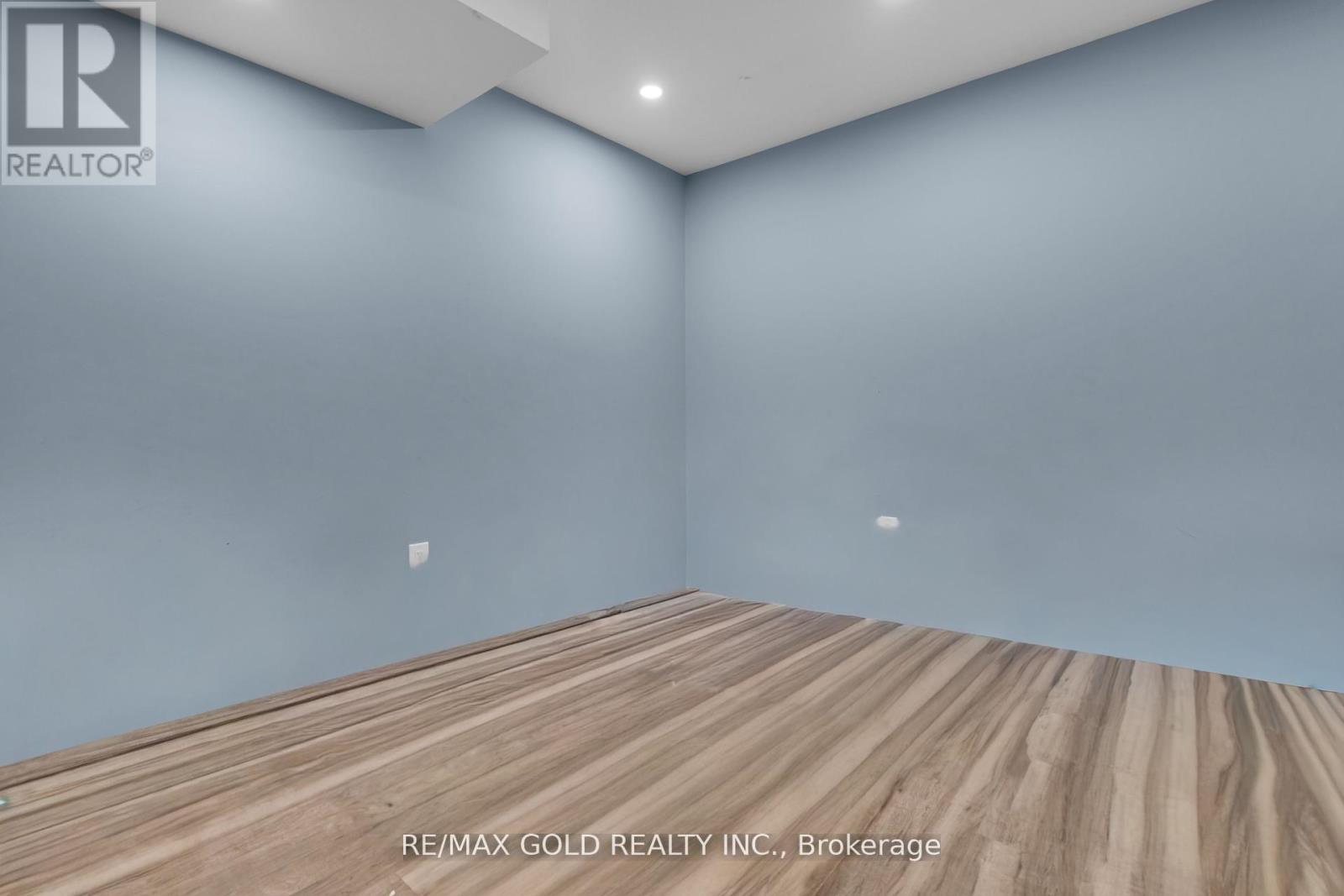 255 Brisdale Drive, Brampton (Fletcher's Meadow), Ontario  L7A 2T3 - Photo 25 - W12404710