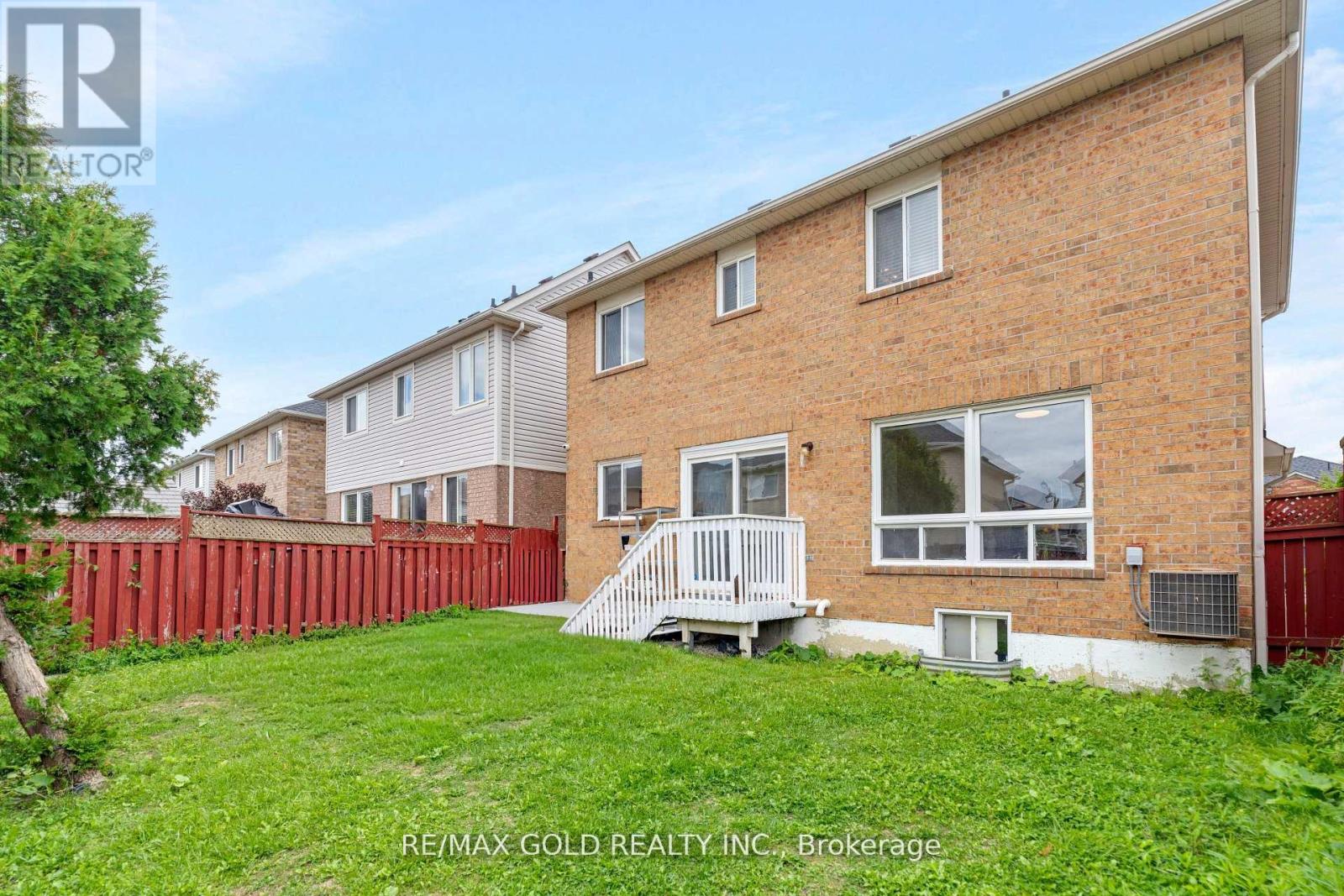 255 Brisdale Drive, Brampton (Fletcher's Meadow), Ontario  L7A 2T3 - Photo 33 - W12404710