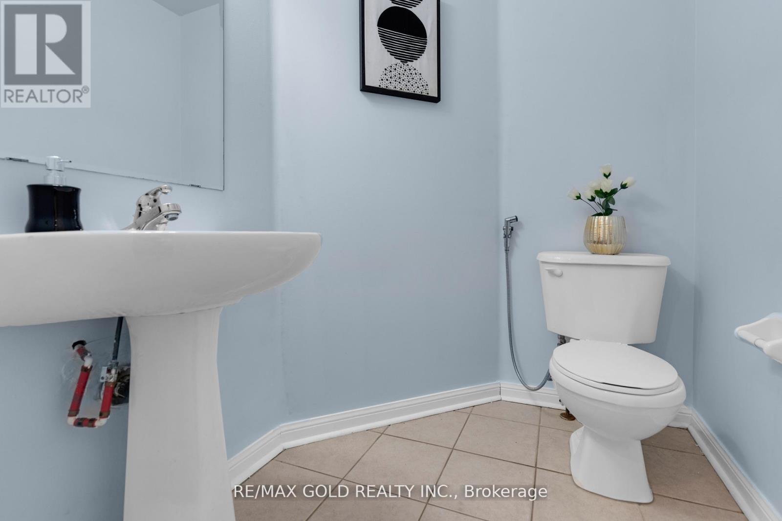 255 Brisdale Drive, Brampton (Fletcher's Meadow), Ontario  L7A 2T3 - Photo 19 - W12404710