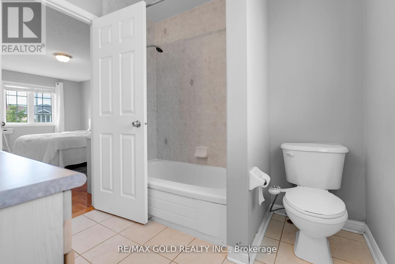 255 Brisdale Drive, Brampton (Fletcher's Meadow), Ontario  L7A 2T3 - Photo 15 - W12404710